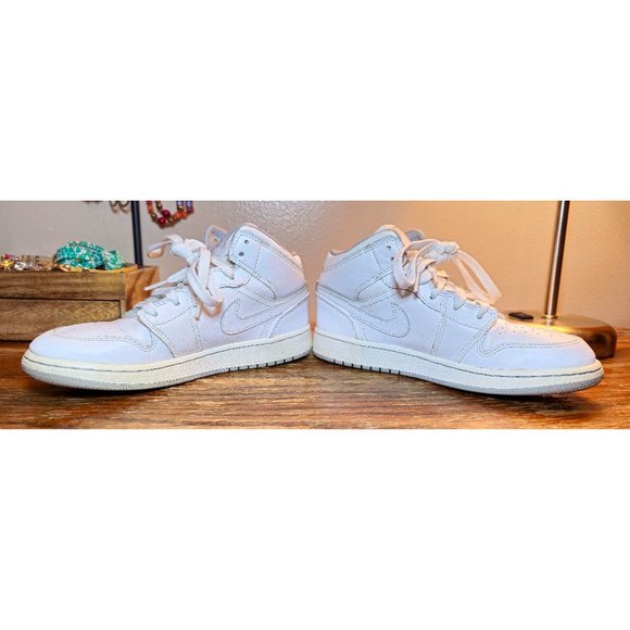 Nike Air Jordan 1 Mid Top Sneakers '15 White Wolf Grey Great Condition 4Y W5.5 - Picture 7 of 11